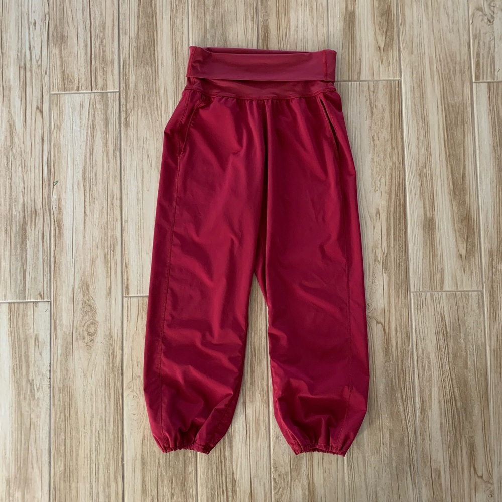 Lululemon Om Pants Rosewood Red harem jogger pants Size 4 EUC